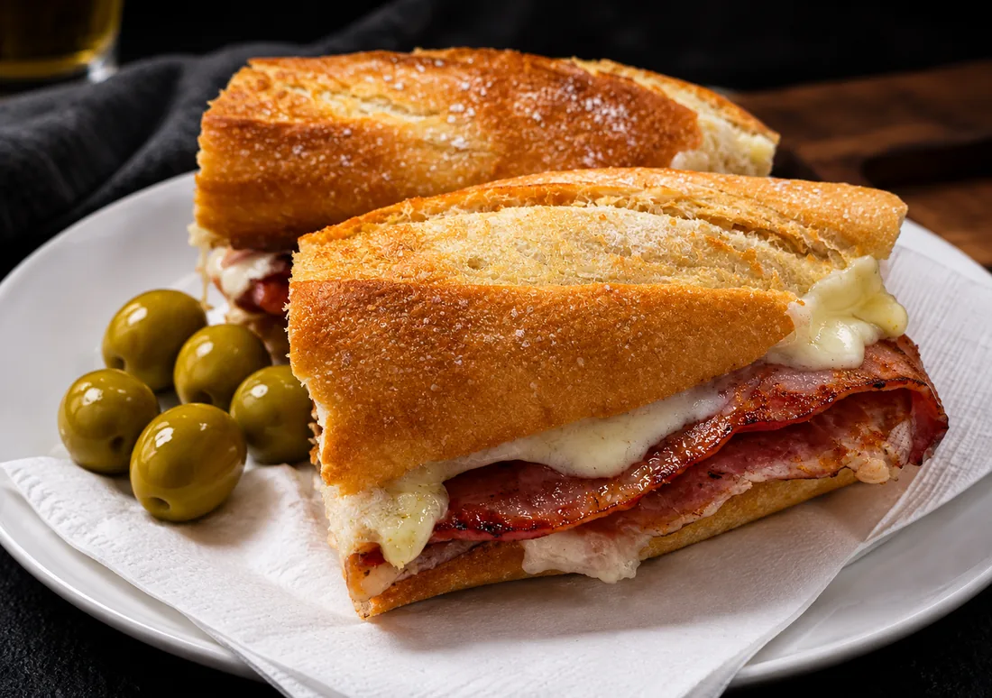 Bocadillo de serrano y queso de Bar Mingo
